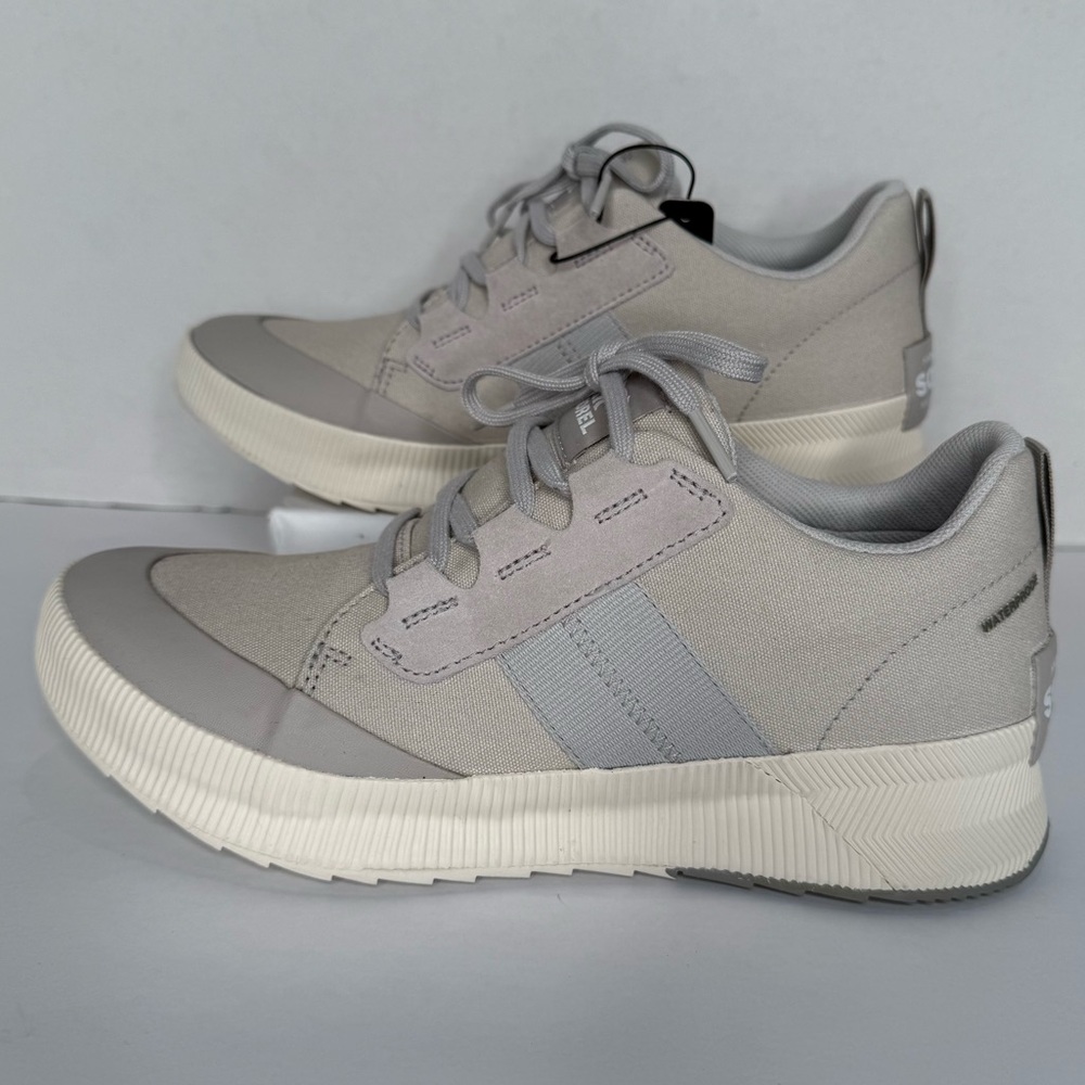 Sorel Canvas Low Sneakers “Out N About” in Gray and Cream